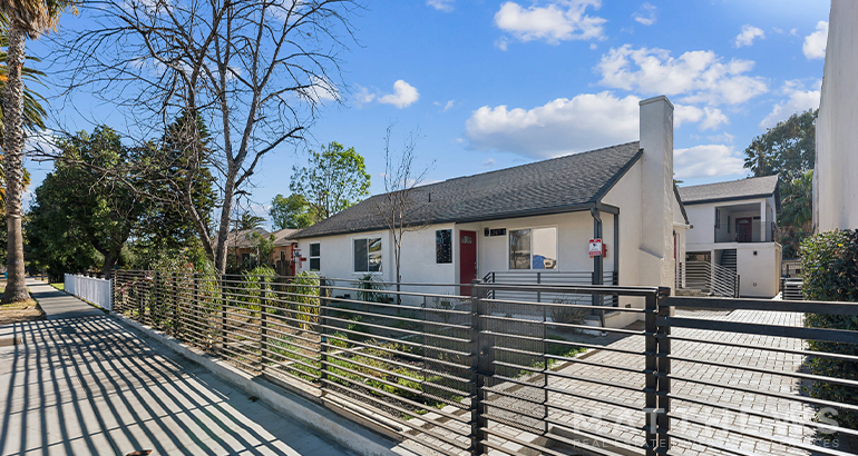 17610 Sherman Way, Van Nuys, CA à vendre Photo principale– Image 1 sur 5