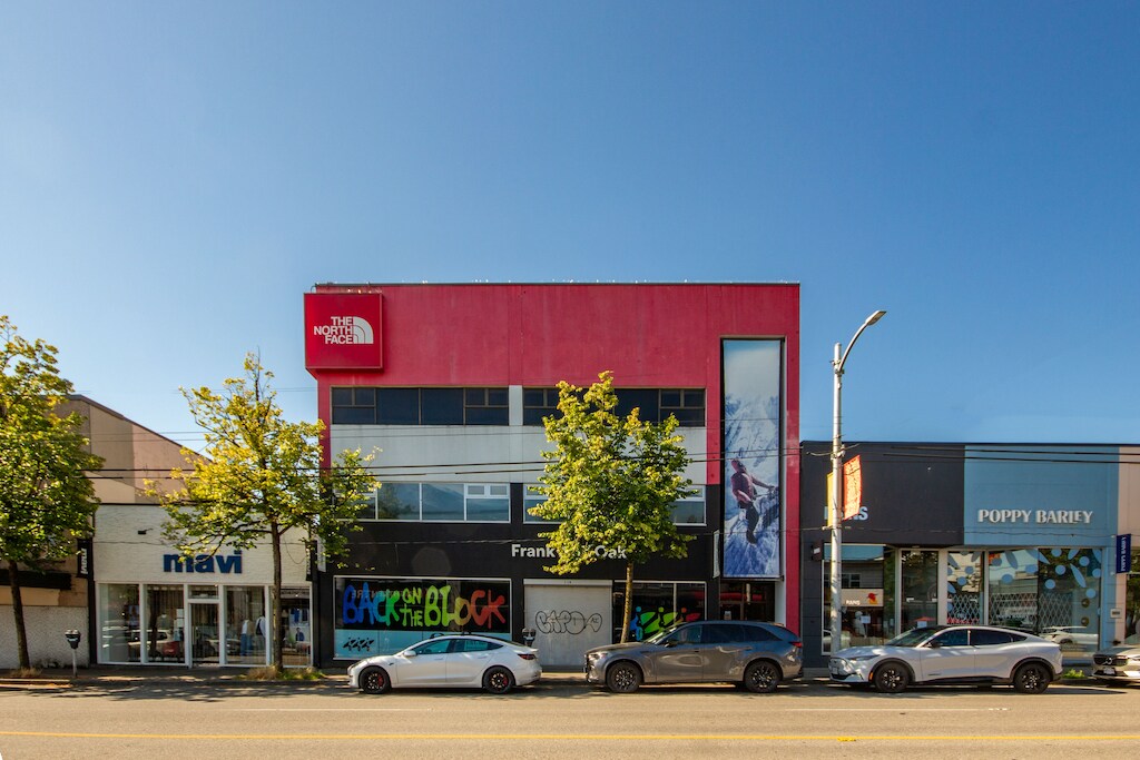 2136-2140 4th Av W, Vancouver, BC à louer Photo de l’immeuble– Image 1 sur 10