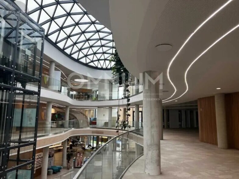 Bureau dans Limonest à louer - Hall d’entrée – Image 3 sur 12