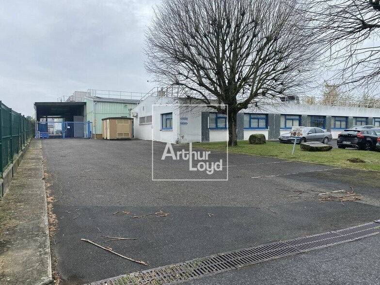 Local d'activités dans Vaux-le-Pénil à vendre - Photo de l’immeuble – Image 3 sur 10