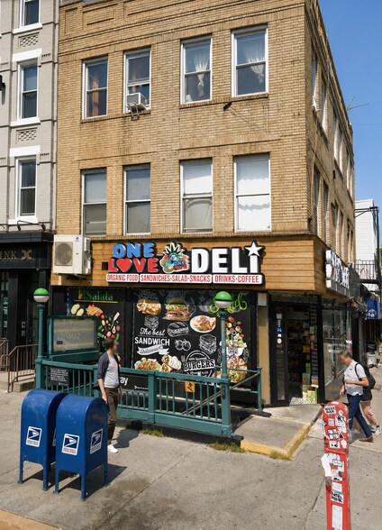 339 Graham Ave, Brooklyn, NY à louer - Photo de l’immeuble – Image 1 sur 2