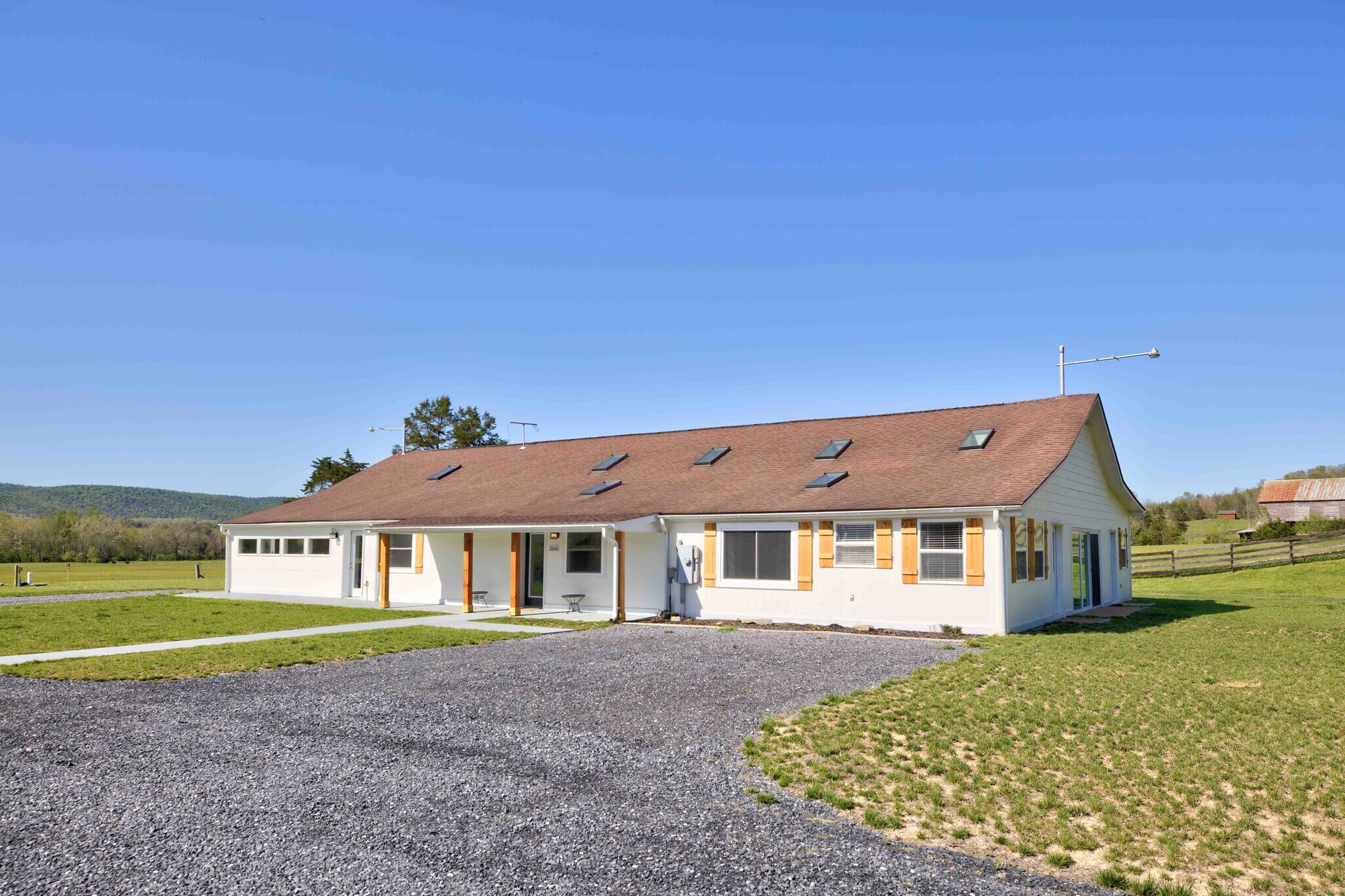 1565 Seven Fountains Rd, Fort Valley, VA à vendre Photo principale– Image 1 sur 53