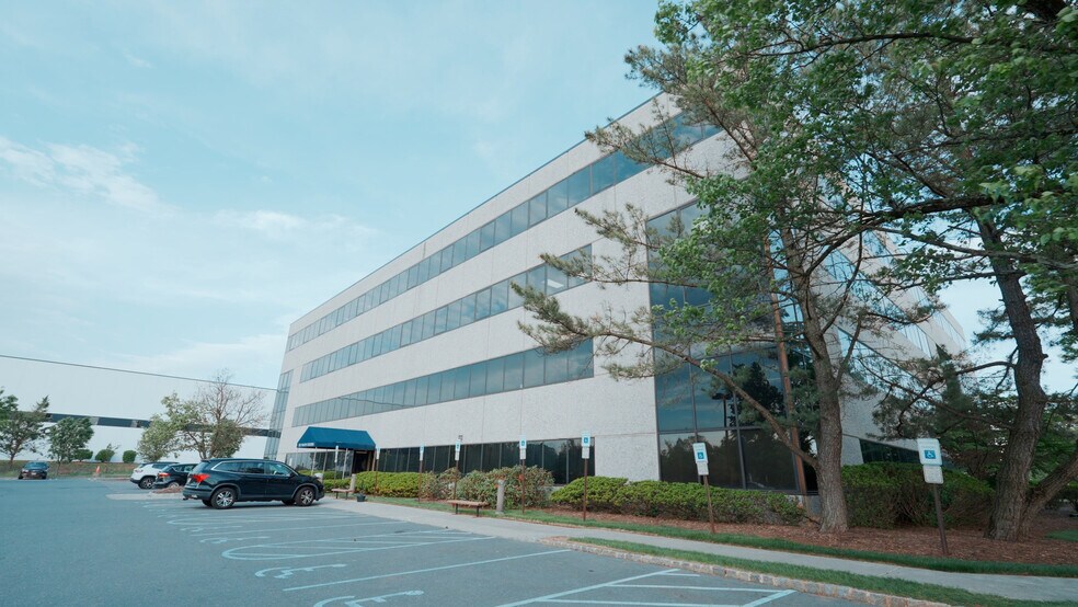 242 Old New Brunswick Rd, Piscataway, NJ à louer - Photo de l’immeuble – Image 2 sur 6