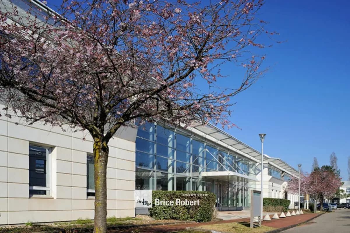 1 Rue Jacques Monod, Bron à louer Photo de l’immeuble– Image 1 sur 9