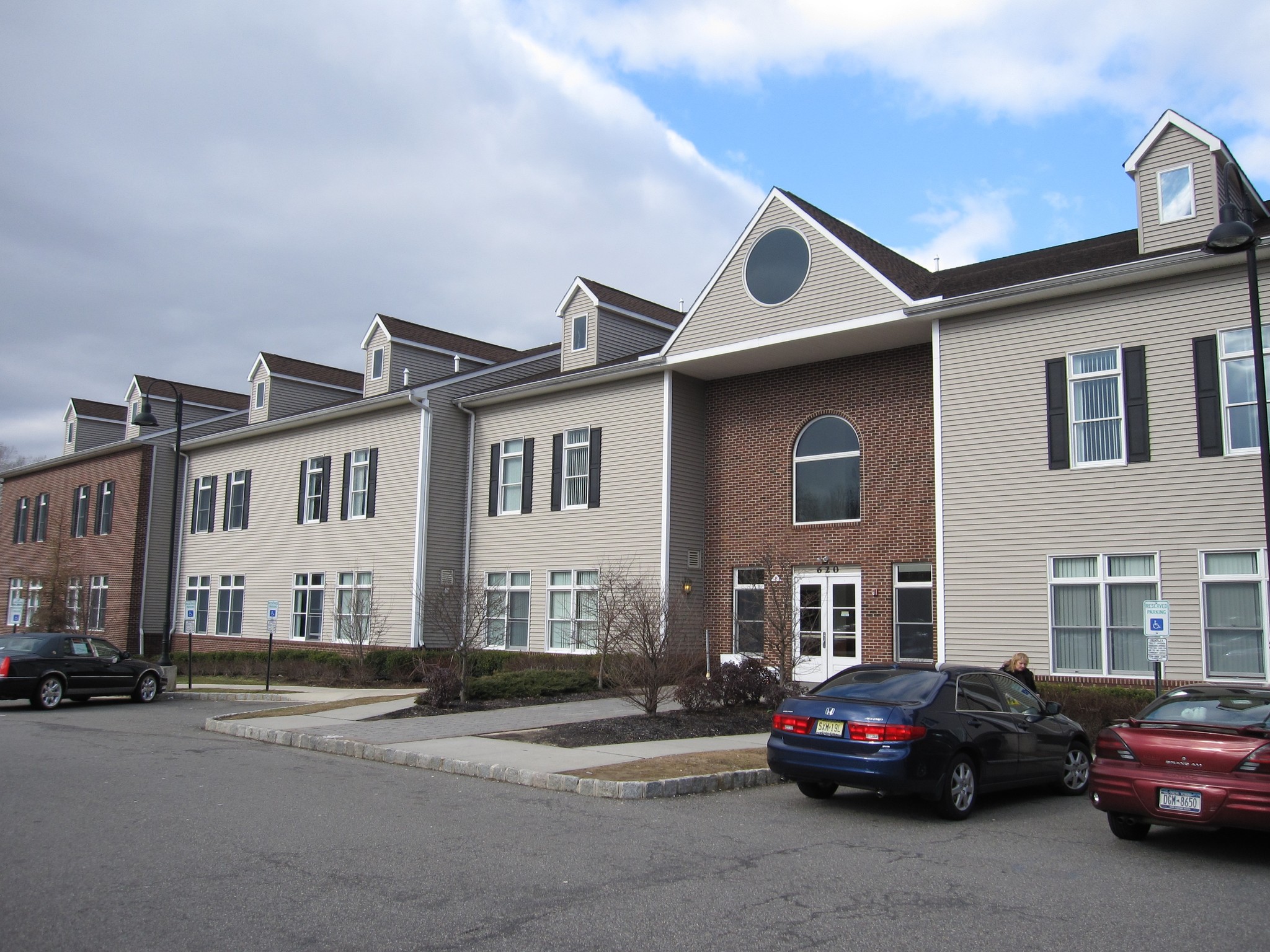 620 Cranbury Rd, East Brunswick, NJ à louer Photo de l’immeuble– Image 1 sur 5
