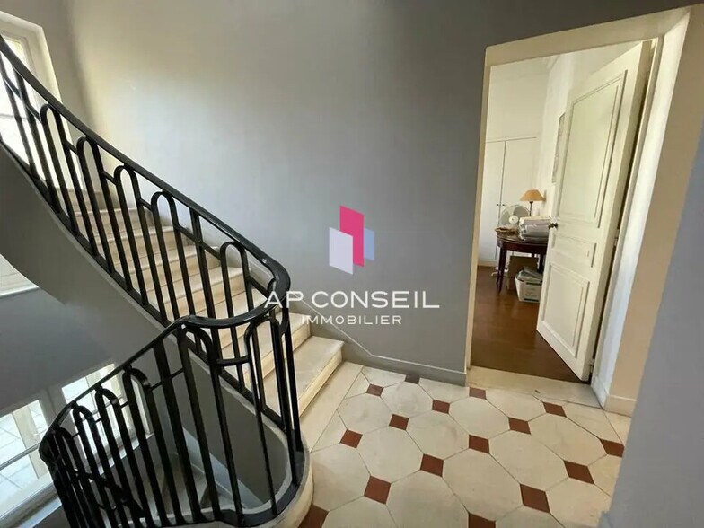 Local d'activités dans Versailles à vendre - Photo de l’immeuble – Image 3 sur 10