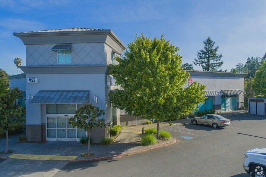 937-955 Stony Point Rd, Santa Rosa, CA à louer - Photo de l’immeuble – Image 1 sur 6