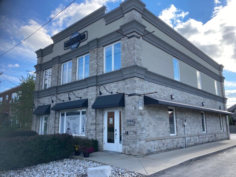 1066 Brant St, Burlington, ON à vendre - Photo de l’immeuble – Image 2 sur 14