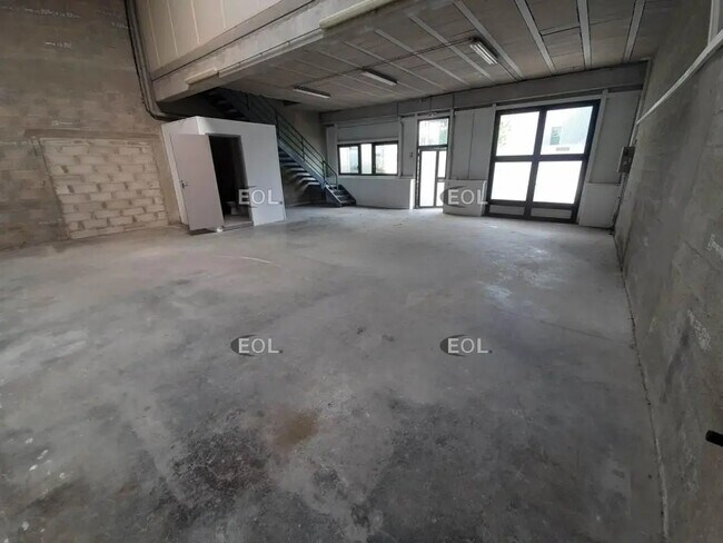 Plus de détails pour Local d'activités à louer