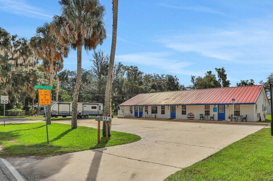 413 Elm St, Welaka, FL à vendre - Photo de l’immeuble – Image 1 sur 111