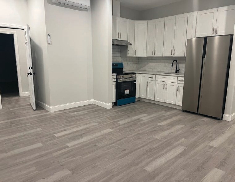 273 Willis Ave, Mineola, NY à vendre - Photo de l’immeuble – Image 3 sur 9