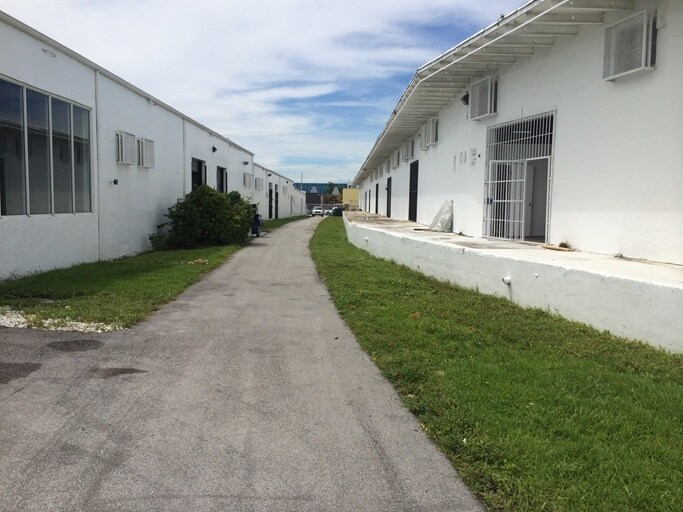 301-395 NE 59th St, Miami, FL à louer - Photo de l’immeuble – Image 2 sur 26