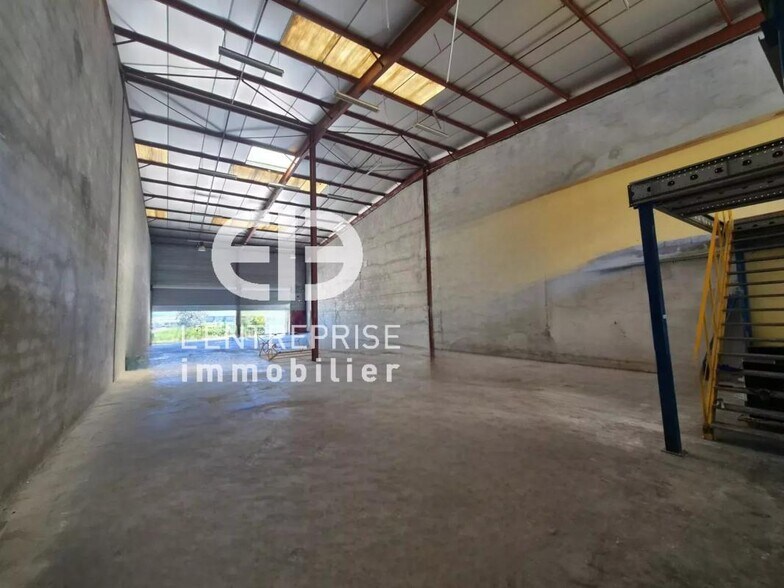 Industriel/Logistique dans Carros à louer - Photo de l’immeuble – Image 1 sur 11