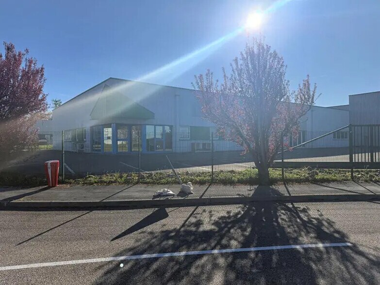 Industriel/Logistique dans Besançon à vendre - Photo de l’immeuble – Image 3 sur 15