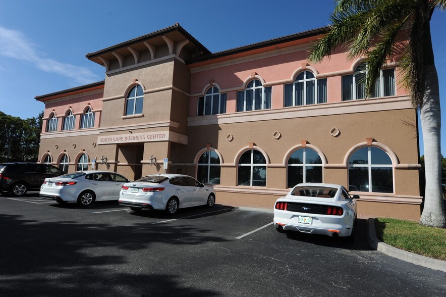 3208 Chiquita Blvd S, Cape Coral, FL à louer - Photo de l’immeuble – Image 3 sur 7