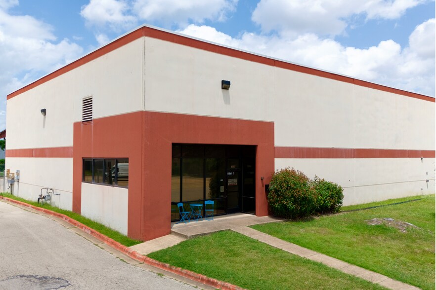 2004 Lamar Dr, Round Rock, TX à louer - Photo de l’immeuble – Image 2 sur 10
