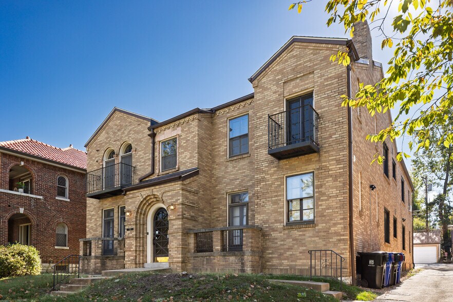 7358 Pershing Ave, University City, MO à vendre - Photo de l’immeuble – Image 3 sur 35