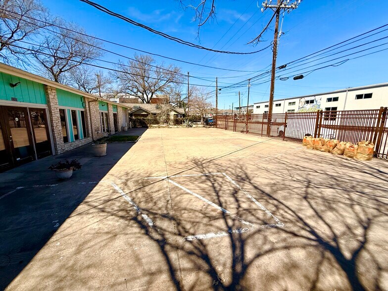 2205 E 5th St, Austin, TX à louer - Photo de l’immeuble – Image 3 sur 10