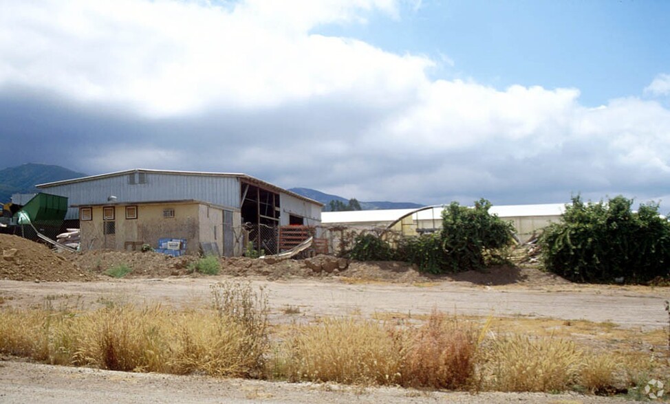 4070 Lester Ave, Corona, CA à vendre - Photo de l’immeuble – Image 2 sur 4