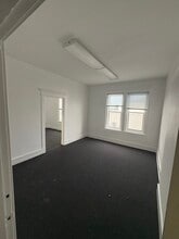 23 E Tarpon Ave, Tarpon Springs, FL à louer Photo intérieure– Image 2 sur 18