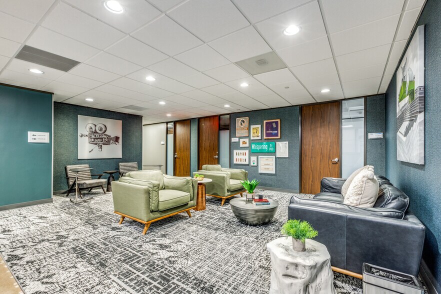 7324 Southwest Fwy, Houston, TX à louer - Photo de l’immeuble – Image 1 sur 7