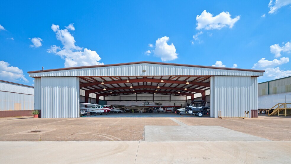 5519 W Arcola Airport, Arcola, TX à vendre - Photo de l’immeuble – Image 2 sur 43