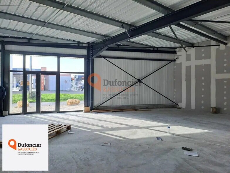 Local commercial dans Poitiers à louer - Photo de l’immeuble – Image 1 sur 4