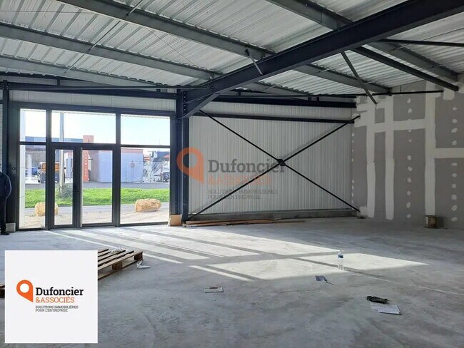 Plus de détails pour Local commercial à louer
