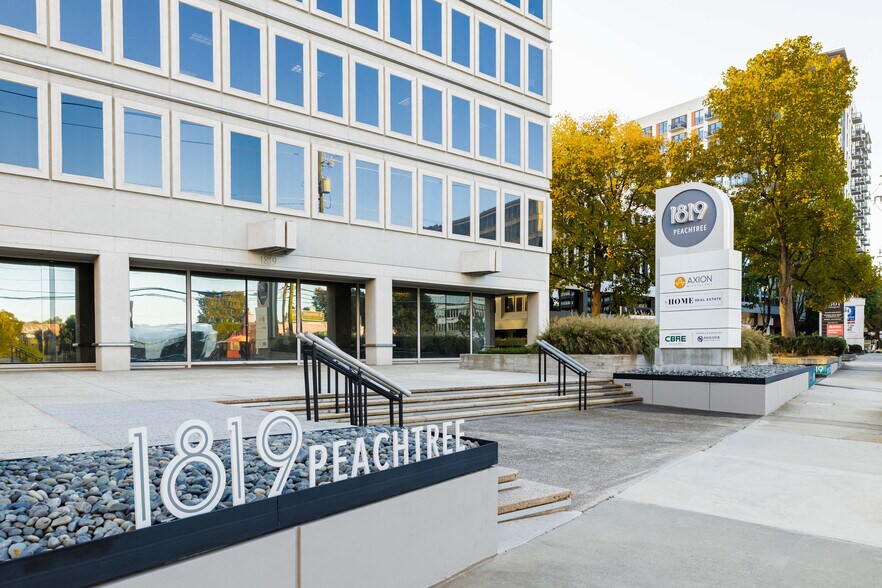1819 Peachtree Rd, Atlanta, GA à louer - Photo de l’immeuble – Image 2 sur 13