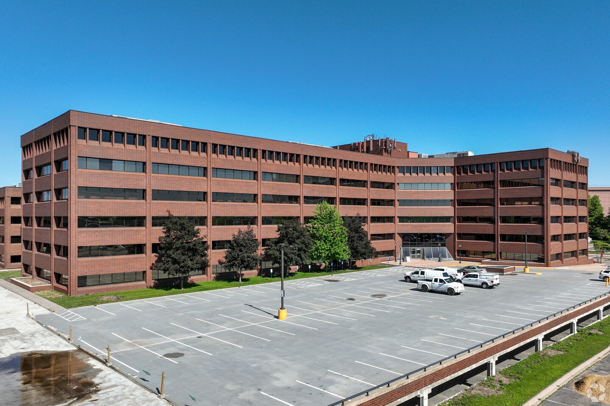 2051 Killebrew Dr, Bloomington, MN à vendre Photo principale– Image 1 sur 17