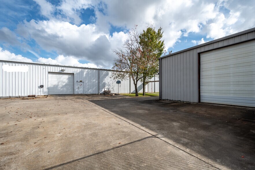 2061 Magnolia Dr, Pasadena, TX à louer - Photo de l’immeuble – Image 2 sur 14