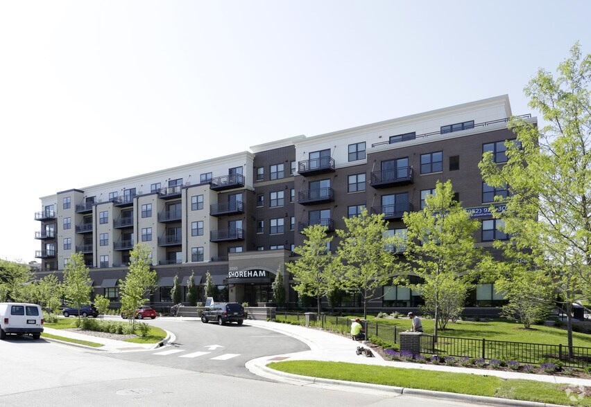 3030 France Ave S, Saint Louis Park, MN à louer - Photo de l’immeuble – Image 2 sur 85