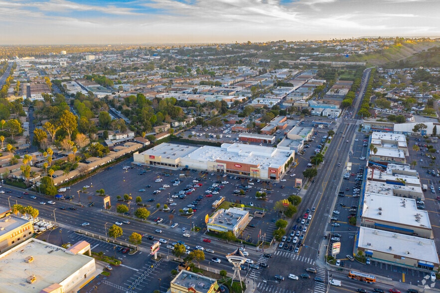3535-3555 La Brea Ave, Los Angeles, CA à louer - Photo principale – Image 1 sur 3