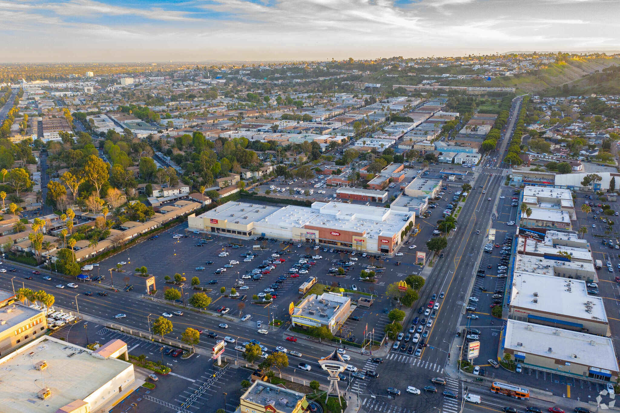 3535-3555 La Brea Ave, Los Angeles, CA à louer Photo principale– Image 1 sur 4