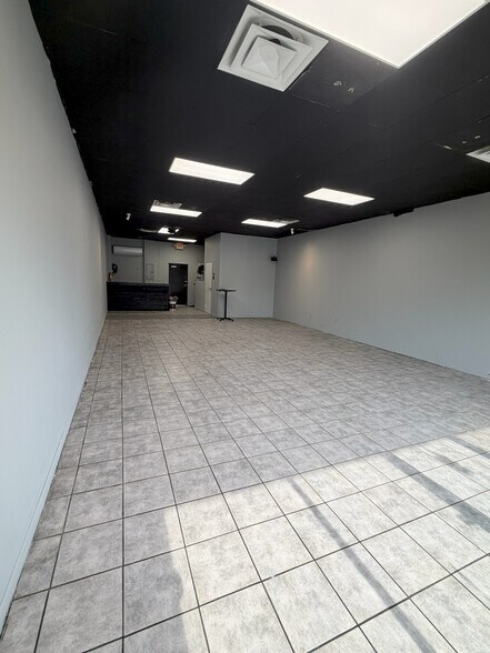 1501-1535 Fortune Retail Ct, Kissimmee, FL à louer - Photo intérieure – Image 3 sur 6