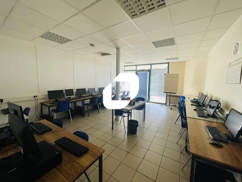 Bureau dans Melun à louer - Photo de l’immeuble – Image 3 sur 6