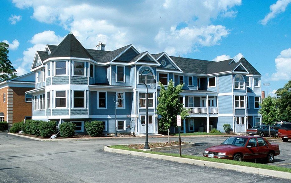 564 S Washington St, Naperville, IL à louer - Photo de l’immeuble – Image 1 sur 17