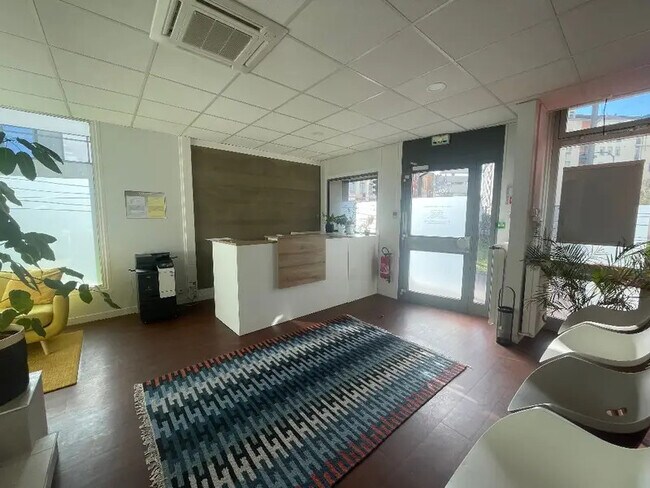 Plus de détails pour 32 Rue Jacques-Louis Hénon, Lyon - Bureau à louer