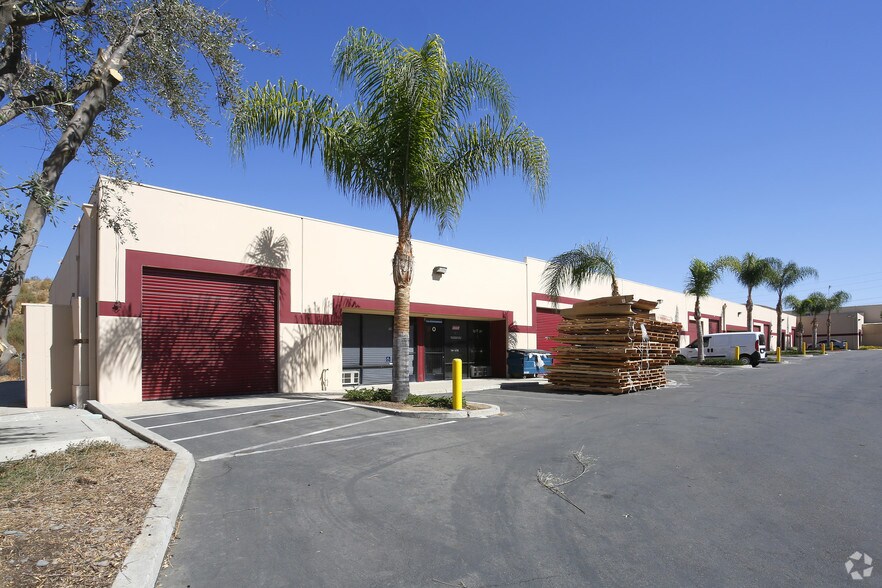 18630 Collier Ave, Lake Elsinore, CA à louer - Photo principale – Image 2 sur 11