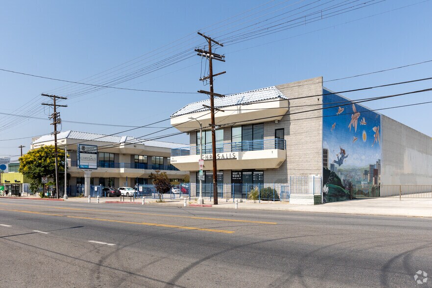 13545-13557 Van Nuys Blvd, Pacoima, CA à louer - Photo principale – Image 1 sur 12
