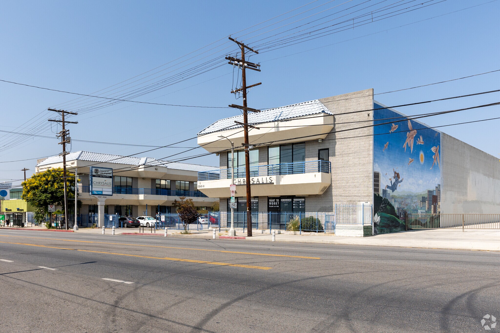 13545-13557 Van Nuys Blvd, Pacoima, CA à louer Photo principale– Image 1 sur 13