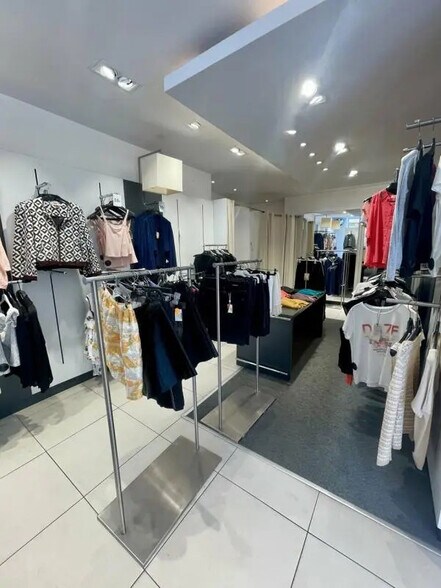 Local commercial dans Reims à louer - Photo de l’immeuble – Image 3 sur 5