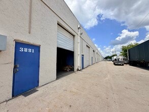 3927-3999 NW 19th St, Lauderdale Lakes, FL à louer Photo intérieure– Image 1 sur 6
