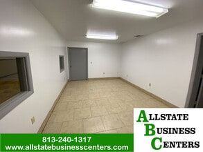 920 E 124th Ave, Tampa, FL à louer Photo intérieure– Image 2 sur 4