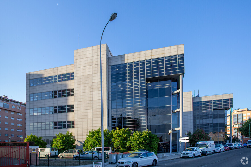 Avenida San Máximo, 11, Madrid, Madrid à louer - Photo de l’immeuble – Image 2 sur 3