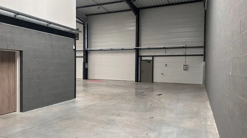 Local d’activités dans Chassieu à louer - Photo intérieure – Image 3 sur 9