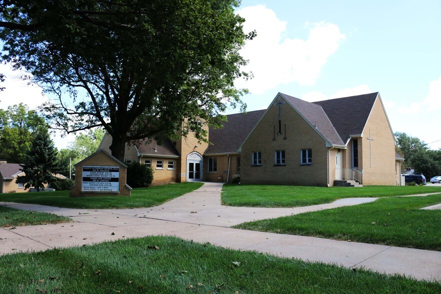 330 W Halleck St, Papillion, NE à louer - Photo de l’immeuble – Image 2 sur 18