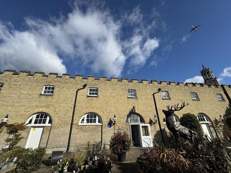 8 Kew Bridge Ct, Londres à louer - Photo de l’immeuble – Image 1 sur 10