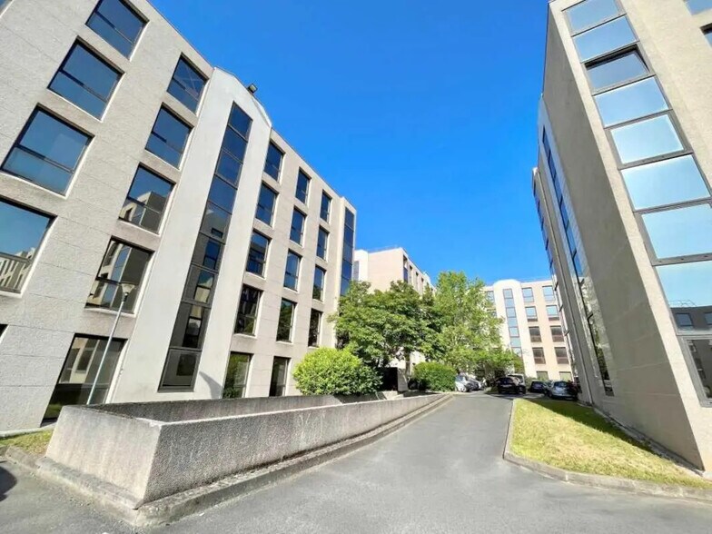 Bureau dans Chatou à louer - Photo de l’immeuble – Image 1 sur 4