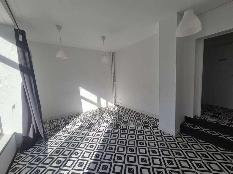 Local commercial dans Châtillon à louer - Photo de l’immeuble – Image 3 sur 6